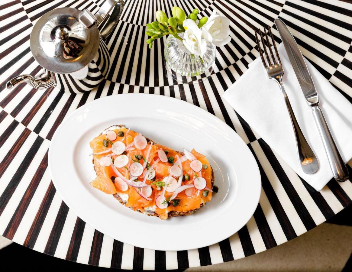 Hotel Riggs Washington Dc Exterior foto Salmon and cucumber salad