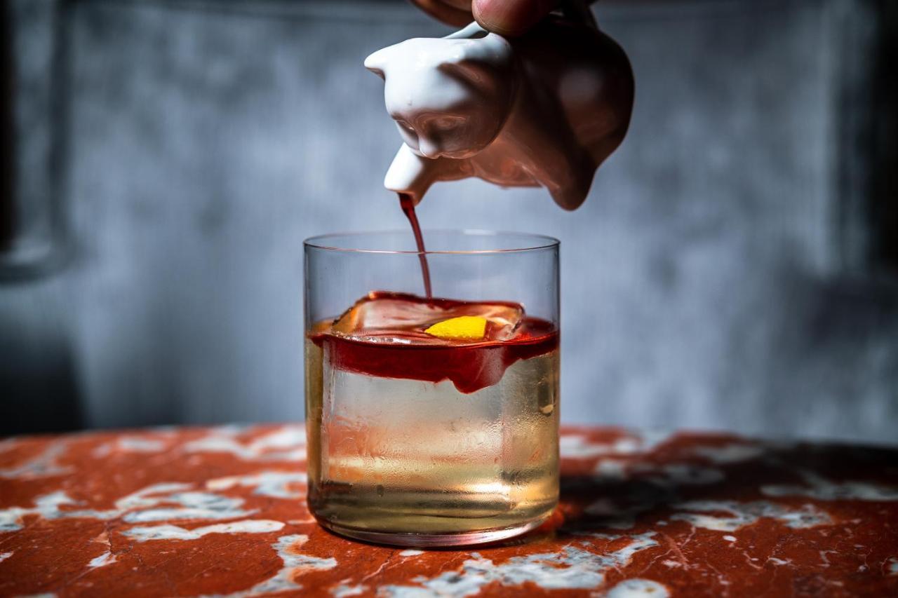 Hotel Riggs Washington Dc Exterior foto A classic Old Fashioned cocktail being garnished with a cherry
