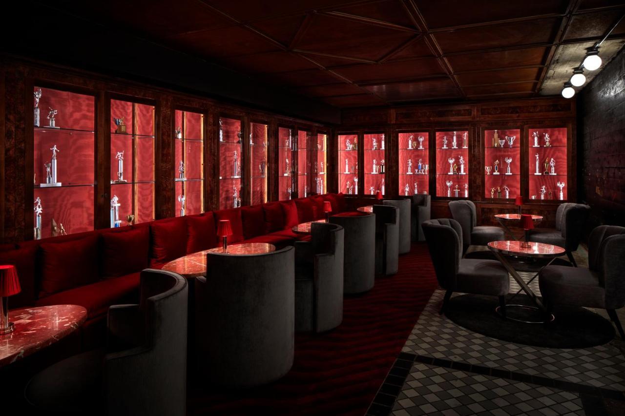 Hotel Riggs Washington Dc Exterior foto The interior of the nightclub