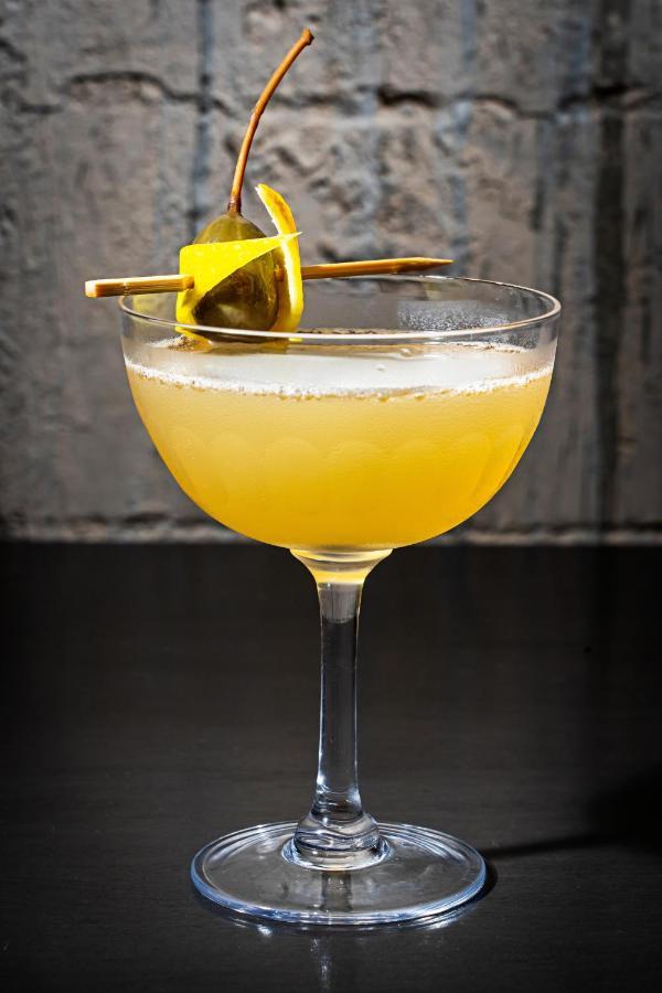 Hotel Riggs Washington Dc Exterior foto A penicillin cocktail