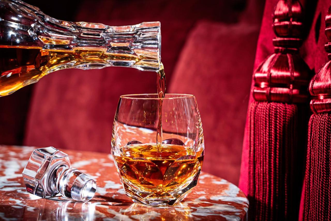 Hotel Riggs Washington Dc Exterior foto A glass of cognac