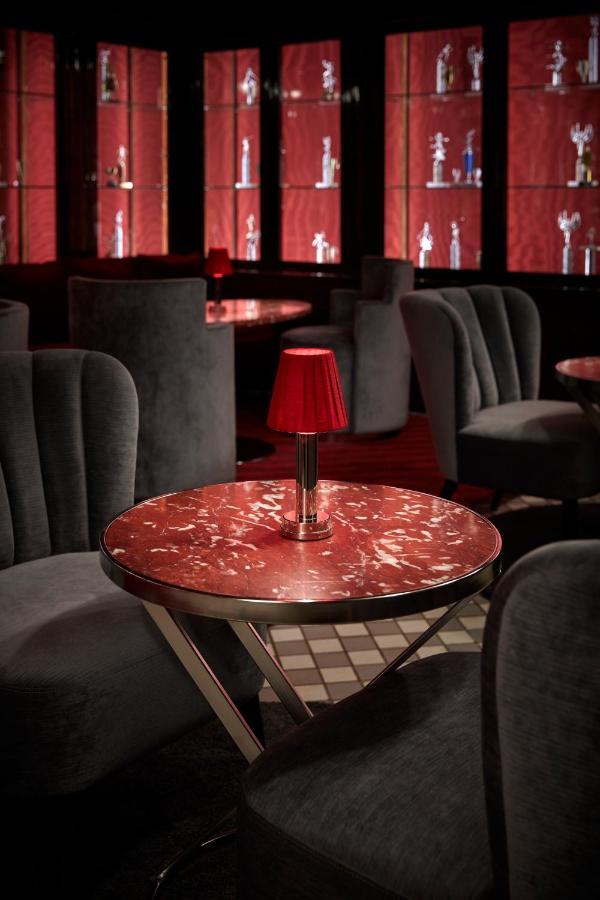 Hotel Riggs Washington Dc Exterior foto The bar at the London Edition