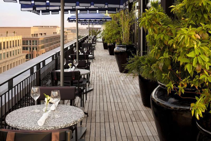 Hotel Riggs Washington Dc Exterior foto The rooftop bar