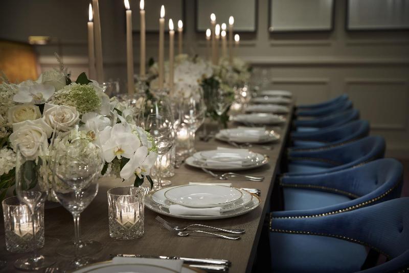 Hotel Riggs Washington Dc Exterior foto A table set for a dinner party