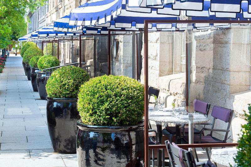 Hotel Riggs Washington Dc Exterior foto The restaurant's terrace